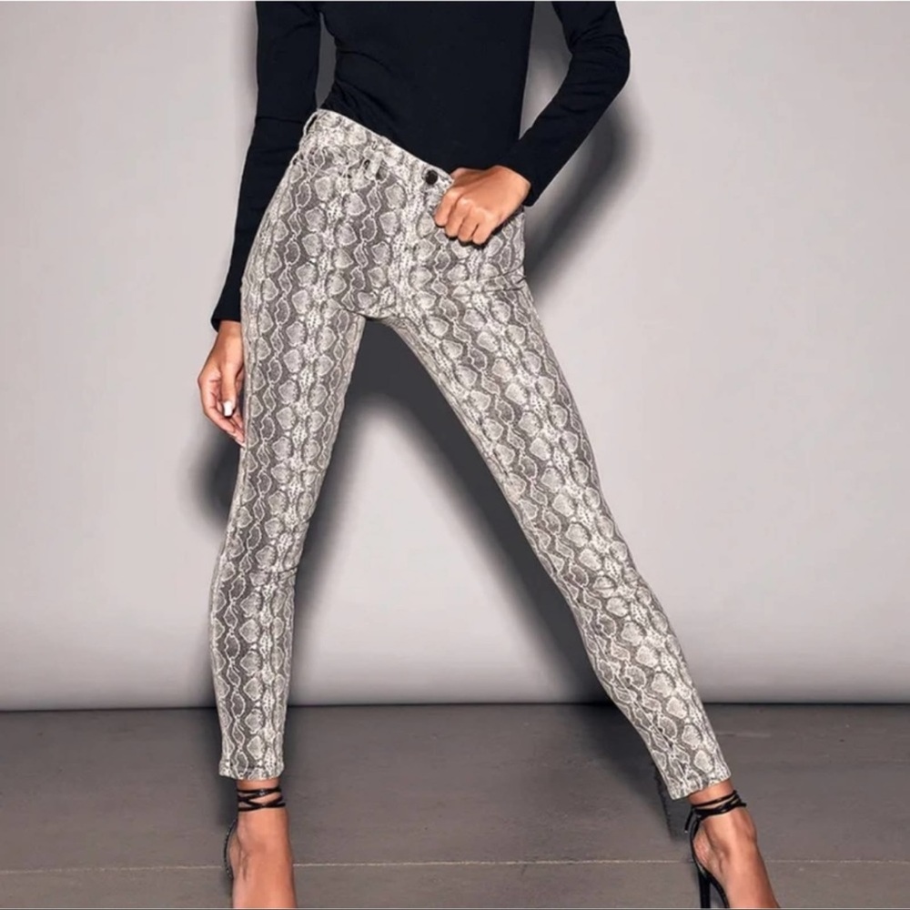 Blank NYC Grey Snakeskin Print Highwaisted Jeans “The Reade Crop”